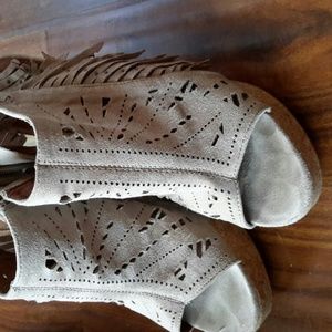 Fringe tan wedges 7.5